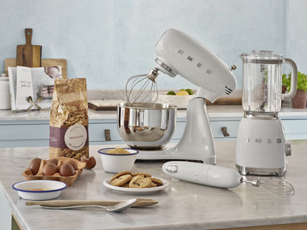Smeg Smeg Stabmixer HBF12WHEU Stabmixer AllMix Edition mit Zubehor  Погружной блендер Smeg HBF12WHEU Ручной блендер AllMix Edition с аксессуарами