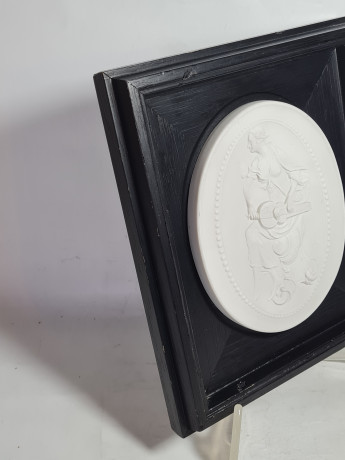 Картина винтажная Meissen, Erato, керамика в деревянной раме, отлита по оригинальным формам Дж.Дж.Кендлера, 23 x 19,5 см, Германия, 1981 г.