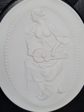 Картина винтажная Meissen, Erato, керамика в деревянной раме, отлита по оригинальным формам Дж.Дж.Кендлера, 23 x 19,5 см, Германия, 1981 г.