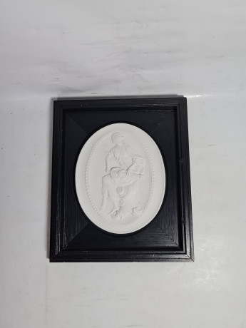 Картина винтажная Meissen, Erato, керамика в деревянной раме, отлита по оригинальным формам Дж.Дж.Кендлера, 23 x 19,5 см, Германия, 1981 г.