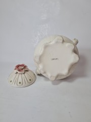 BASSANO Керамическая ваза для сладостей на ножках с рельефным рисунком и с крышкой &quot;Роза&quot;, 16см х 22см, Италия, 1960-70гг.