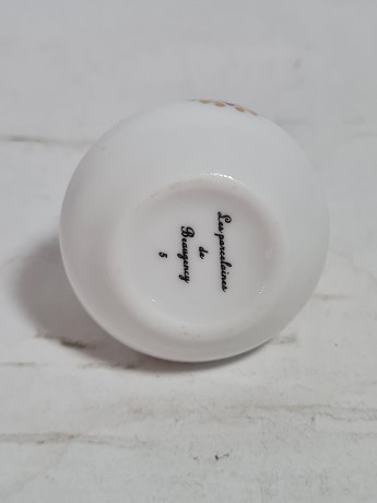 Шкатулка винтажная Les Porcelaines de Beaugancy с золотистой застежкой, фарфор, 4 х 3 см, Франция, 1960-70гг.