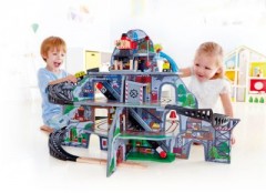 HAPE Riesige Bergmine Огромная горная шахта