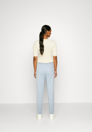 Tommy Hilfiger TAPERED MONOGRAM SWEATPANTS Tracksuit bottoms breezy blue СПОРТИВНЫЕ БРЮКИ TAPERED MONOGRAM Спортивные штаны свежий синий