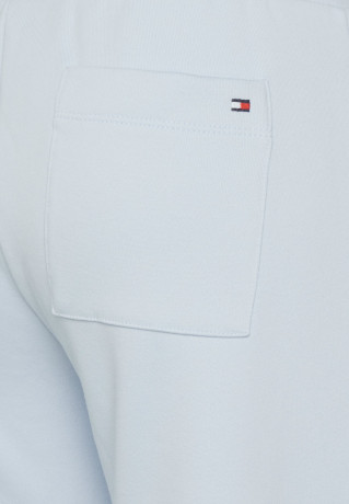Tommy Hilfiger TAPERED MONOGRAM SWEATPANTS Tracksuit bottoms breezy blue СПОРТИВНЫЕ БРЮКИ TAPERED MONOGRAM Спортивные штаны свежий синий