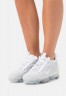 Nike Sportswear AIR MAX VAPORMAX Sneaker low white/pure platinum/metallic silver AIR MAX VAPORMAX Низкие кроссовки женские белый/чистая платина/серебристый металлик