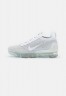 Nike Sportswear AIR MAX VAPORMAX Sneaker low white/pure platinum/metallic silver AIR MAX VAPORMAX Низкие кроссовки женские белый/чистая платина/серебристый металлик