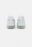 Nike Sportswear AIR MAX VAPORMAX Sneaker low white/pure platinum/metallic silver AIR MAX VAPORMAX Низкие кроссовки женские белый/чистая платина/серебристый металлик