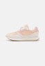 Tommy Hilfiger ESSENTIAL RUNNER Trainers misty blush ESSENTIAL RUNNER — Кроссовки туманный румянец