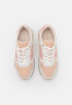 Tommy Hilfiger ESSENTIAL RUNNER Trainers misty blush ESSENTIAL RUNNER — Кроссовки туманный румянец