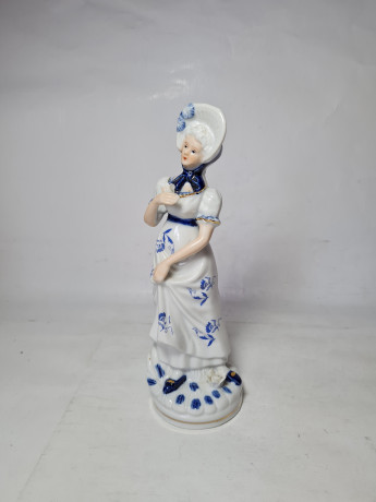 Статуэтка винтажная Ginori "Леди в белом платье с цветком в руке", фарфор, 21,5 x 7 см, Италия, 1960-70гг.