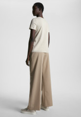 Tommy Hilfiger LOGO EMBROIDERY  Print T-shirt classic beige LOGO EMBROIDERY Футболка с принтом классический бежевый