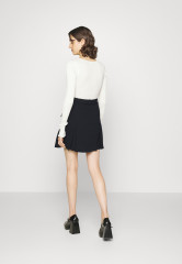 Tommy Hilfiger FLUID PLEATED SHORT SKIRT Mini skirt desert sky КОРОТКАЯ ЮБКА СО СКЛАДКАМИ Мини-юбка небо пустыни