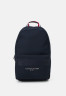 Tommy Hilfiger ESTABLISHED BACKPACK UNISEX Rucksack desert sky УСТАНОВЛЕННЫЙ РЮКЗАК УНИСЕКС Рюкзак небо пустыни