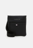 Tommy Hilfiger ESSENTIAL CROSSOVER UNISEX Across body bag black ESSENTIAL CROSSOVER UNISEX Сумка через плечо черный