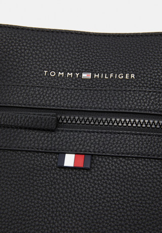 Tommy Hilfiger ESSENTIAL CROSSOVER UNISEX Across body bag black ESSENTIAL CROSSOVER UNISEX Сумка через плечо черный