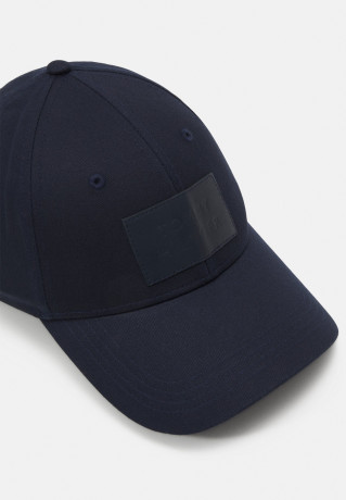 Tommy Hilfiger COAST CAP Cap space blue ПОБЕРЕЖНАЯ КЕПКА Кепка космический синий