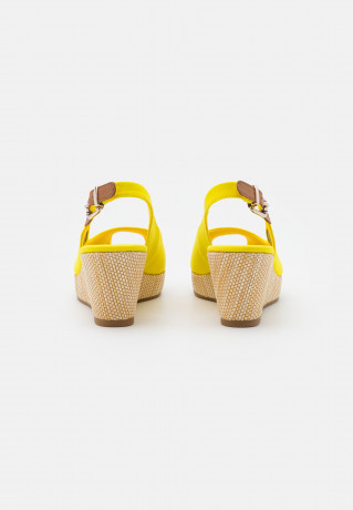 Tommy Hilfiger ICONIC ELBA SLING BACK WEDGE Platform sandals vivid yellow ICONIC ELBA SLING BACK WEDGE Сандалии на платформе ярко-желтый