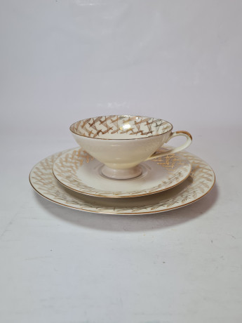 Чайное трио винтажное, белый фарфор с фиолетовым цветочным декором и позолоченным узором, Германия, 1960-70гг.