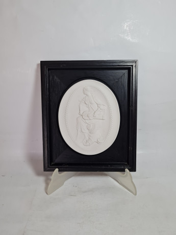 Набор картин винтажных Meissen, Thalia, керамика в деревянной раме, отлиты по оригинальным формам Дж.Дж.Кендлера, 4 шт., 23 x 19,5 см, Германия, 1981 г.