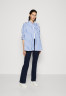 Tommy Hilfiger STRIPED ICON OVERSIZED SHIRT Button-down blouse banker ultra blue РУБАШКА OVERSIZE STRIPED ICON Блузка на пуговицах банкир ультра синий