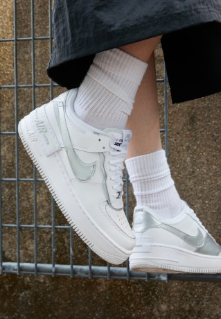 Nike Sportswear W AF1 SHADOW Sneaker low white/metallic silver/pure platinum/blackened blue W AF1 SHADOW Низкие кроссовки женские белый/серебристый металлик/чистая платина/черненый синий