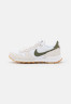Nike Sportswear INTERNATIONALIST Sneaker low white/rough green/summit white INTERNATIONALIST Низкие кроссовки женские белый/шероховатый зеленый/вершинно-белый