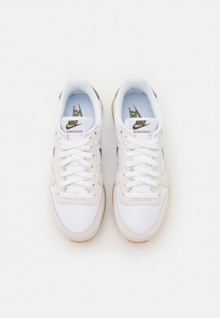 Nike Sportswear INTERNATIONALIST Sneaker low white/rough green/summit white INTERNATIONALIST Низкие кроссовки женские белый/шероховатый зеленый/вершинно-белый