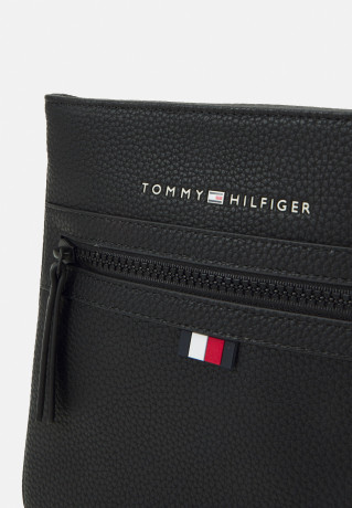 Tommy Hilfiger ESSENTIAL MINI CROSSOVER Across body bag black ESSENTIAL MINI CROSSOVER Сумка через плечо черный
