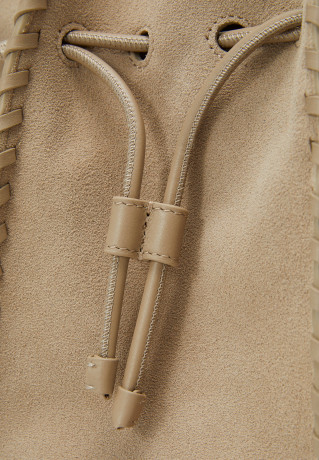 Tommy Hilfiger RELAXED BUCKET Handbag stone RELAXED BUCKET Сумочка камни