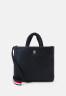 Tommy Hilfiger FLOW TOTE SOLID Tote bag space blue FLOW TOTE SOLID Сумка-тоут космический синий