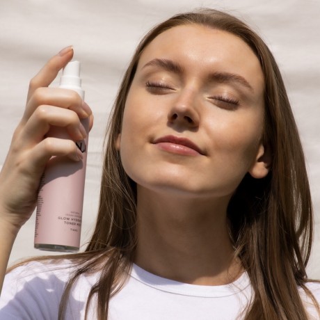 Nui Cosmetics Natural Glow Hydrating Toner Mist TIAHO 150 ml  Увлажняющий спрей-тоник Natural Glow TIAHO 150 мл
