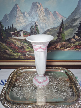 Ваза винтажная с цветочным декором, бело-розовая, фарфор, 27 x 13,5 см, Италия, 1960-1970гг.