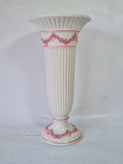 Ваза винтажная с цветочным декором, бело-розовая, фарфор, 27 x 13,5 см, Италия, 1960-1970гг.