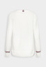 Tommy Hilfiger GLOBAL Jumper ecru ГЛОБАЛ джемперы экрю