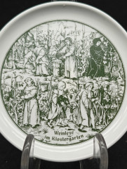 Тарелка декоративная винтажная Rosler / Tettau Bavaria &quot;Сбор винограда в монастырском саду&quot;, монохром, фарфор, 10 см, Германия, 1960-70гг.