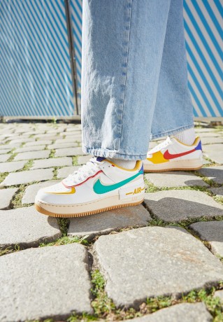 Nike Sportswear W AF1 SHADOW Sneaker low summit white/neptune green yellow/ochre lapis cinnabar sanddrift W AF1 SHADOW Низкие кроссовки женские вершина белый/зеленый нептун желтый/охра лазурит киноварь песчаная пыль