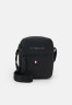 Tommy Hilfiger ESSENTIAL MINI REPORTER UNISEX Across body bag black ESSENTIAL MINI REPORTER UNISEX Сумка через плечо черный