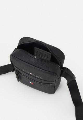 Tommy Hilfiger ESSENTIAL MINI REPORTER UNISEX Across body bag black ESSENTIAL MINI REPORTER UNISEX Сумка через плечо черный
