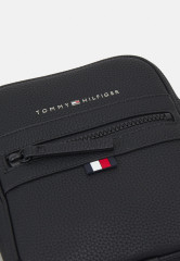 Tommy Hilfiger ESSENTIAL MINI REPORTER UNISEX Across body bag black ESSENTIAL MINI REPORTER UNISEX Сумка через плечо черный