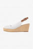 Tommy Hilfiger ICONIC ELBA SLING BACK WEDGE Platform sandals ivory ICONIC ELBA SLING BACK WEDGE Сандалии на платформе слоновая кость