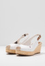 Tommy Hilfiger ICONIC ELBA SLING BACK WEDGE Platform sandals ivory ICONIC ELBA SLING BACK WEDGE Сандалии на платформе слоновая кость