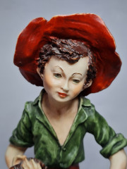 Статуэтка винтажная Giuseppe Armane &quot;Мальчик с корзиной цветов&quot;, фарфор, 25,5 x 14 см, Италия, 1960-70гг. 