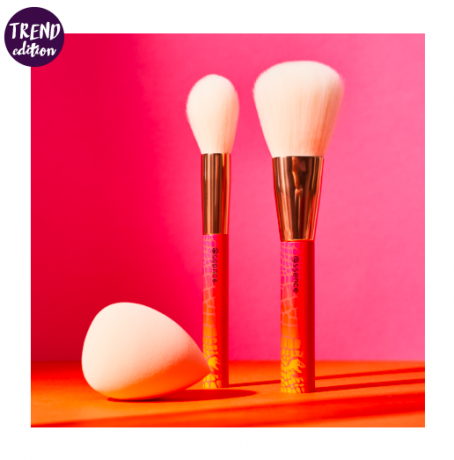 essence cosmetics Jurassic World highlighter brush №01 Must Be A Fast Runner, Эссенс Ограниченный выпуск Мир Юрского периода Кисть для хайлайтера, 1 шт