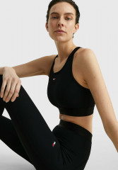 Tommy Hilfiger ESSENTIAL RACERBACK Medium support sports bra black ESSENTIAL RACERBACK Спортивный бюстгальтер со средней поддержкой черный