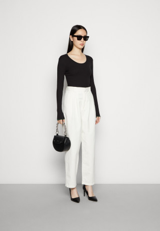 Tommy Hilfiger SLIM FRILL SCOOP-NK LS Jumper black SLIM FRILL SCOOP-NK LS Джемперы черный