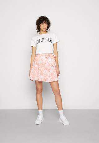 Tommy Hilfiger VOILE PRINTED KNEE SKIRT Mini skirt pineapple island/sunset peach ЮБКА ДО КОЛЕНА С ПРИНТОМ Мини-юбка ананасовый остров/персиковый закат