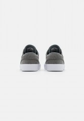 Nike SB ZOOM STEFAN JANOSKI UNISEX Sneaker low tumbled grey/university red/tumbled grey/white ZOOM STEFAN JANOSKI UNISEX Низкие кроссовки женские Упавший серый/университетский красный/упавший серый/белый