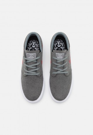 Nike SB ZOOM STEFAN JANOSKI UNISEX Sneaker low tumbled grey/university red/tumbled grey/white ZOOM STEFAN JANOSKI UNISEX Низкие кроссовки женские Упавший серый/университетский красный/упавший серый/белый