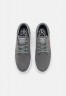 Nike SB ZOOM STEFAN JANOSKI UNISEX Sneaker low tumbled grey/university red/tumbled grey/white ZOOM STEFAN JANOSKI UNISEX Низкие кроссовки женские Упавший серый/университетский красный/упавший серый/белый
